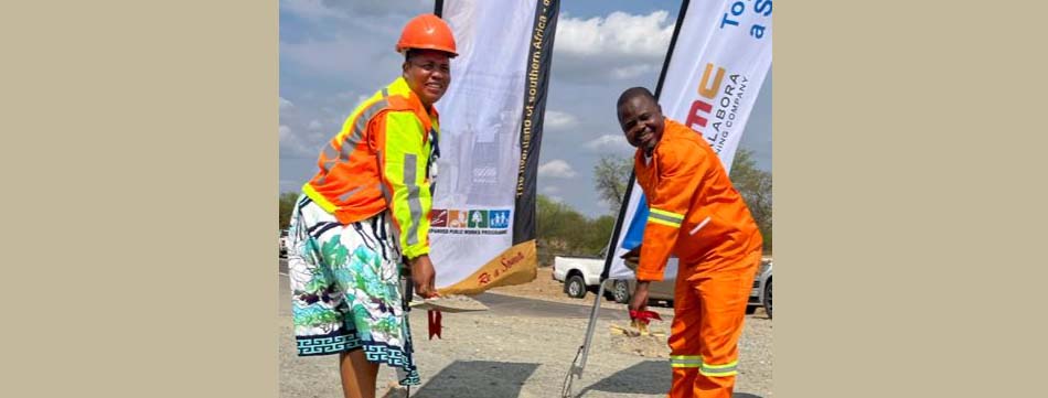 MEC for Public Work, Roads & Infrastructure Nkakareng Rakgoale together with the Mopani District Municipality Executives Mayor Cllr Pule Shai conducting SOD Tuning Ceremony on road D3260  