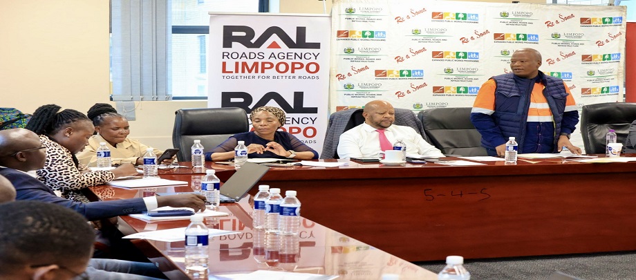 MEC Mr Ernest Rachoene flanked by Acting Head of Department Mr Daddy Phukuntsi and Chief Director Roads Infrastructure Ms Ledile Mashilwane during Stakeholder Engagement in Polokwane
